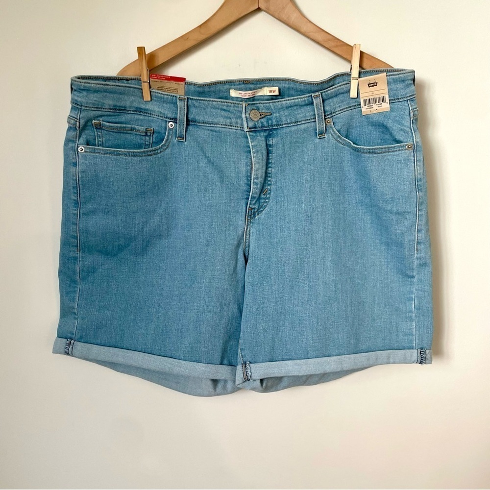 Levi's Mid Length Shorts Light Wash Size 18W NEW NWT
